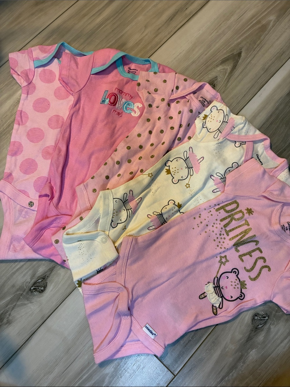 4️⃣ Gerber Pink and White Baby Girls Short-Sleeve Onesies - Princess & Prints